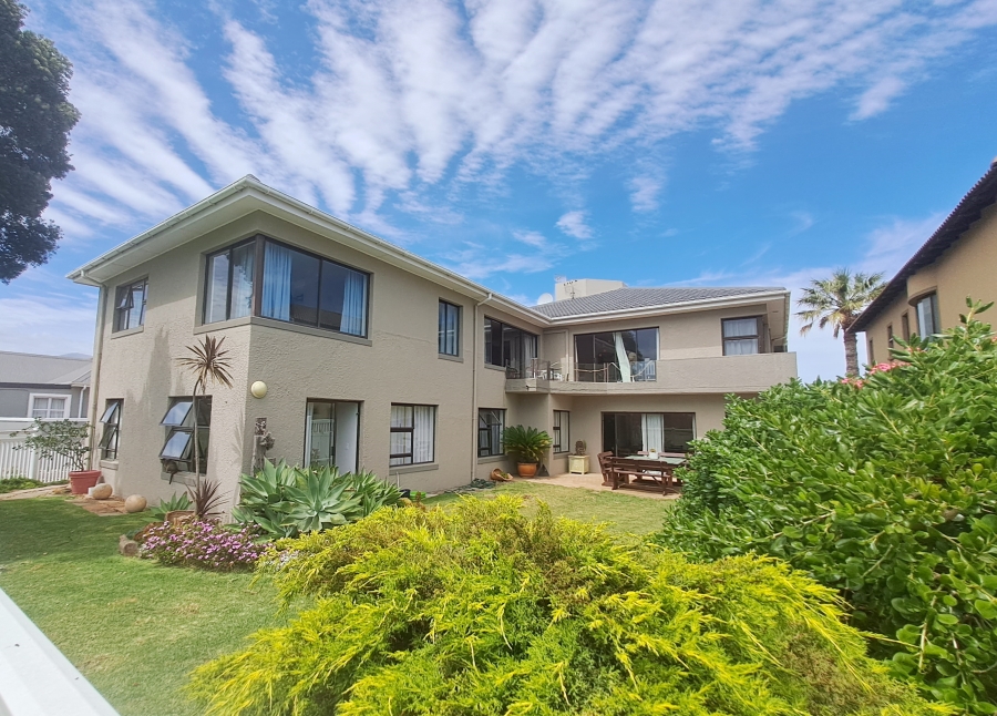 6 Bedroom Property for Sale in Greenways Golf Estate Western Cape